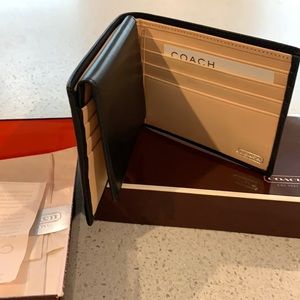 NWT COACH black leather men’s wallet